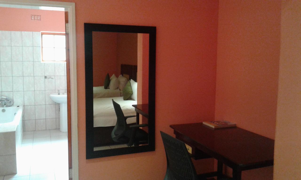 Larissa Hotel Маун Екстериор снимка
