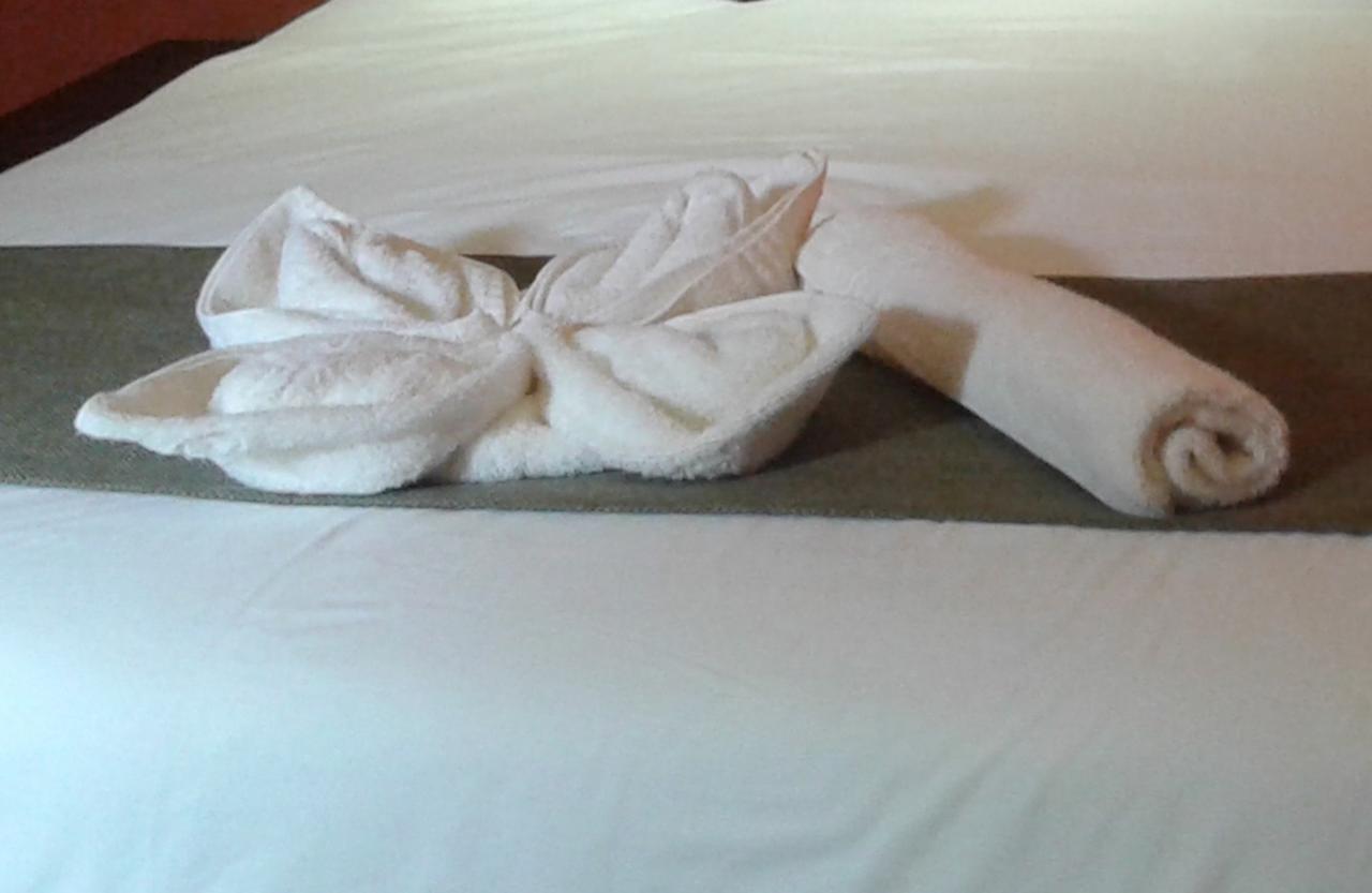Larissa Hotel Маун Екстериор снимка